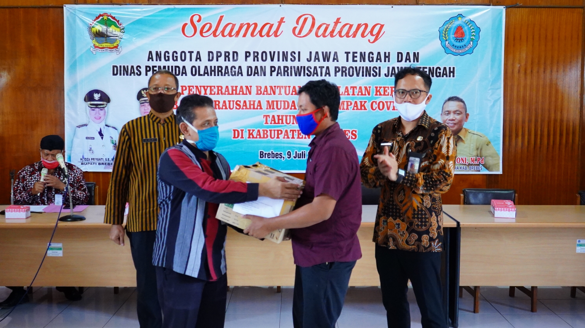Penyerahan Bantuan Peralatan Kerja bagi Wirausaha Muda Terdampak  Covid19 di Kab/Kota Jawa Tengah