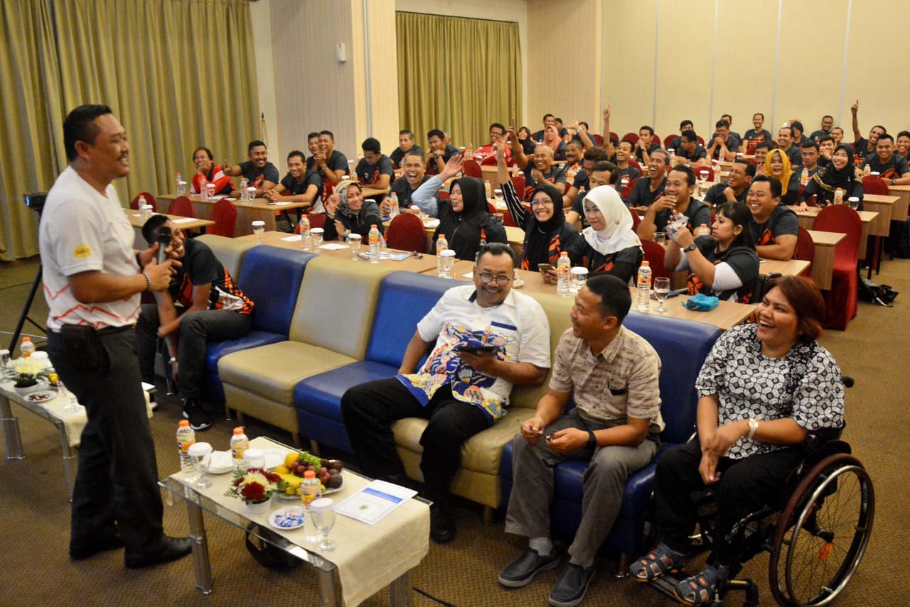 GUNAKAN PENDEKATAN PSIKOLOGIS